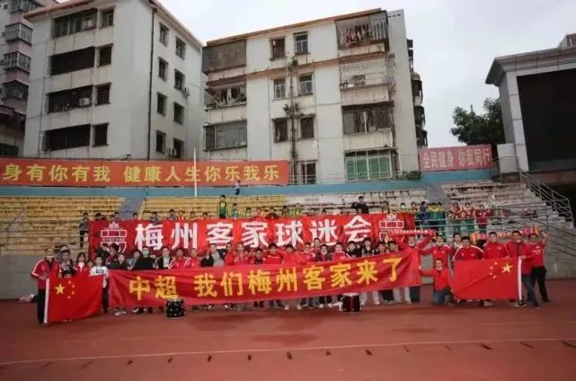 对阵纽卡克亚尔可能无法及时复出莱奥将出战纽卡，克亚尔无法出战纽卡，特奥将继续客串中卫。